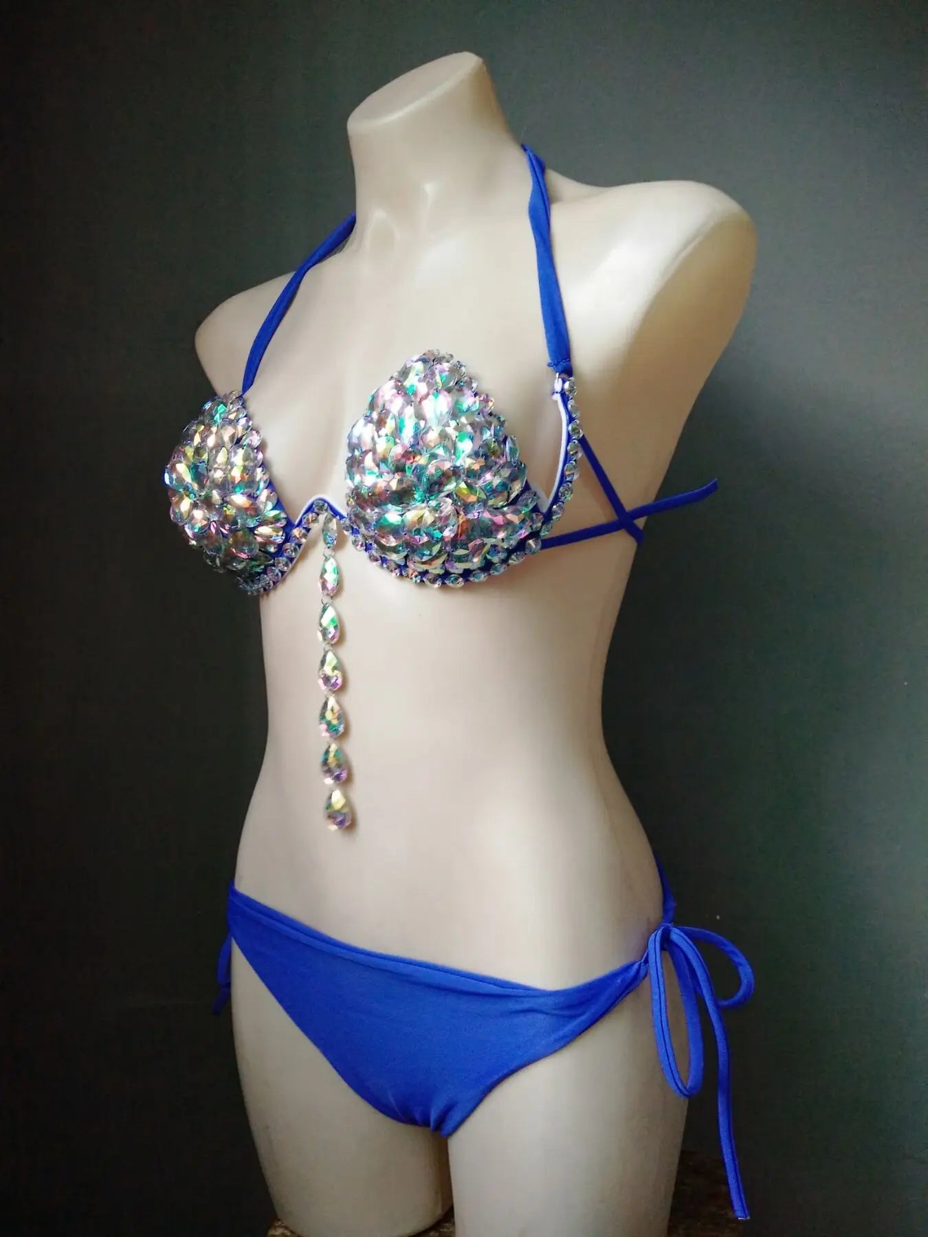 Geometric Bandage Tassel Bikini Set – Shimmering Rhinestone Fringe Swimsuit & Crystal Waist Accent Bathing Suit for Beach Clubs