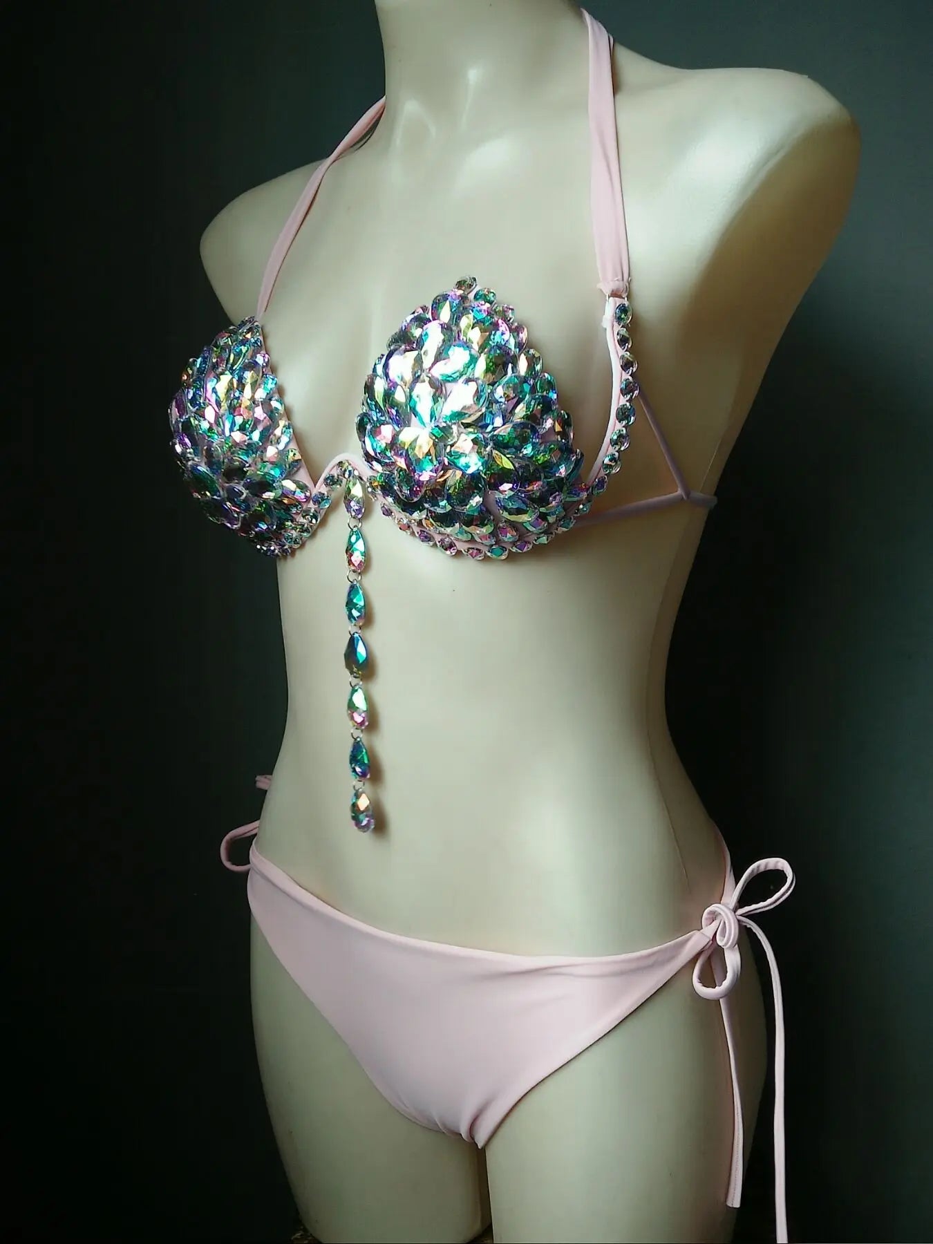 Geometric Bandage Tassel Bikini Set – Shimmering Rhinestone Fringe Swimsuit & Crystal Waist Accent Bathing Suit for Beach Clubs
