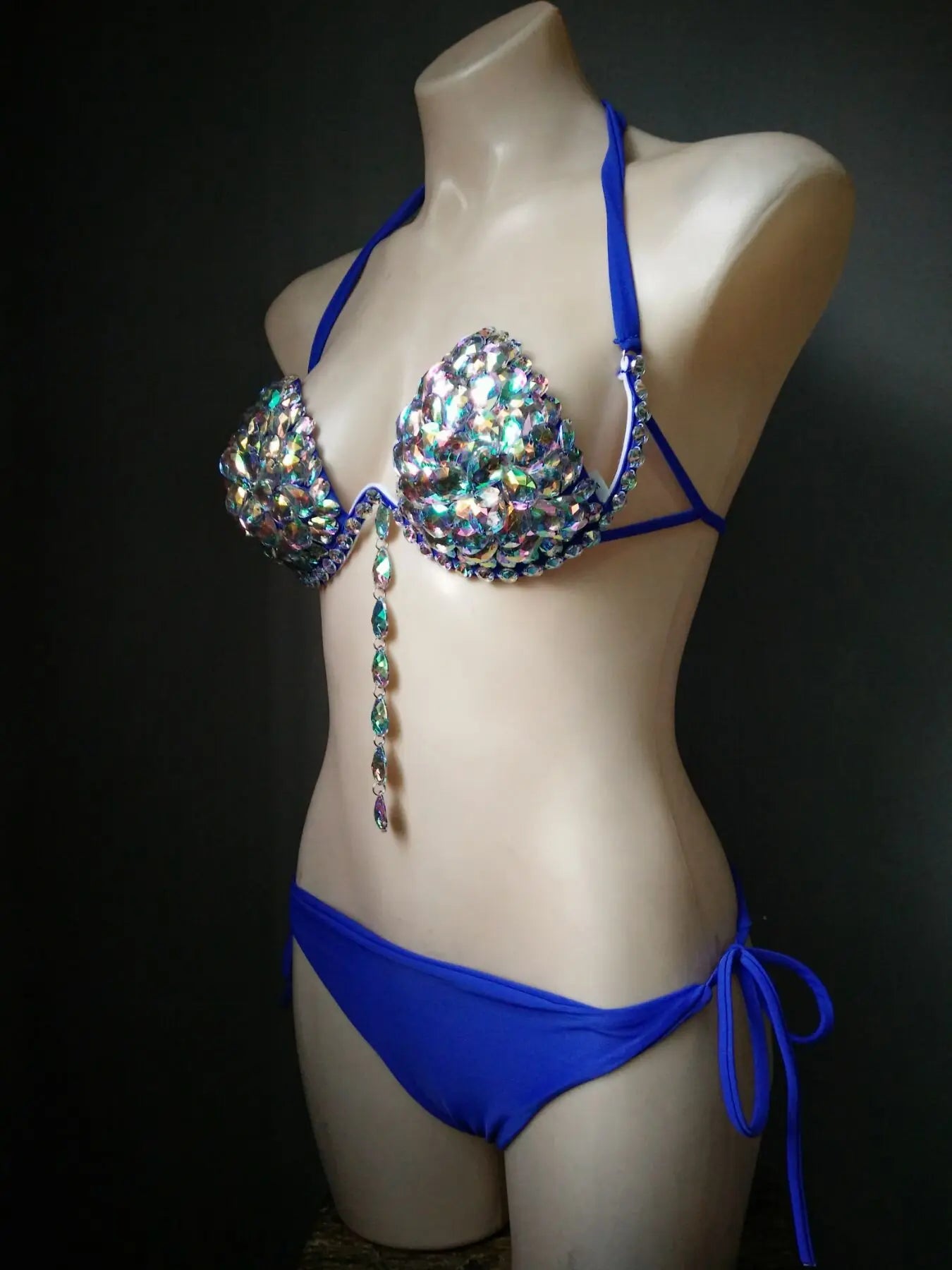 Geometric Bandage Tassel Bikini Set – Shimmering Rhinestone Fringe Swimsuit & Crystal Waist Accent Bathing Suit for Beach Clubs
