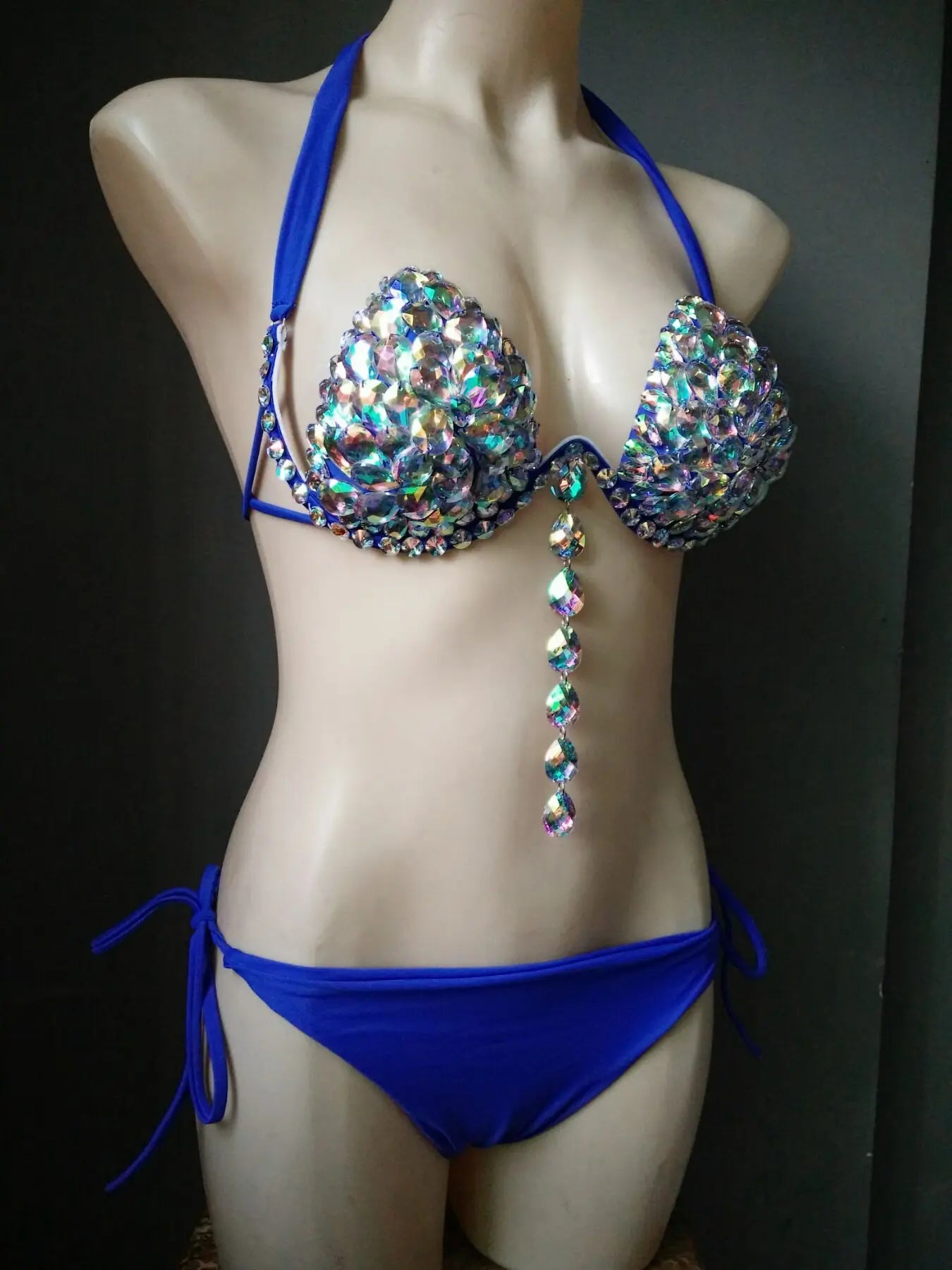 Geometric Bandage Tassel Bikini Set – Shimmering Rhinestone Fringe Swimsuit & Crystal Waist Accent Bathing Suit for Beach Clubs