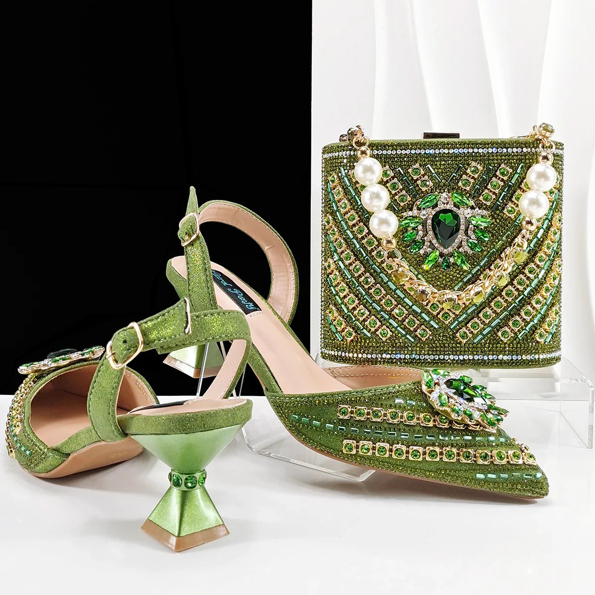 Matching Women Shoe and Bag Set