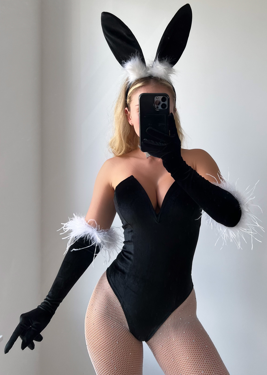 A HONEY BUNNY BLACK SEXY HALLOWEEN COSTUME